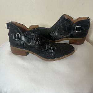 Comfortiva Women’s Black Perforated Leather Comfort Ankle‎ Boots Sz 8 NWOB